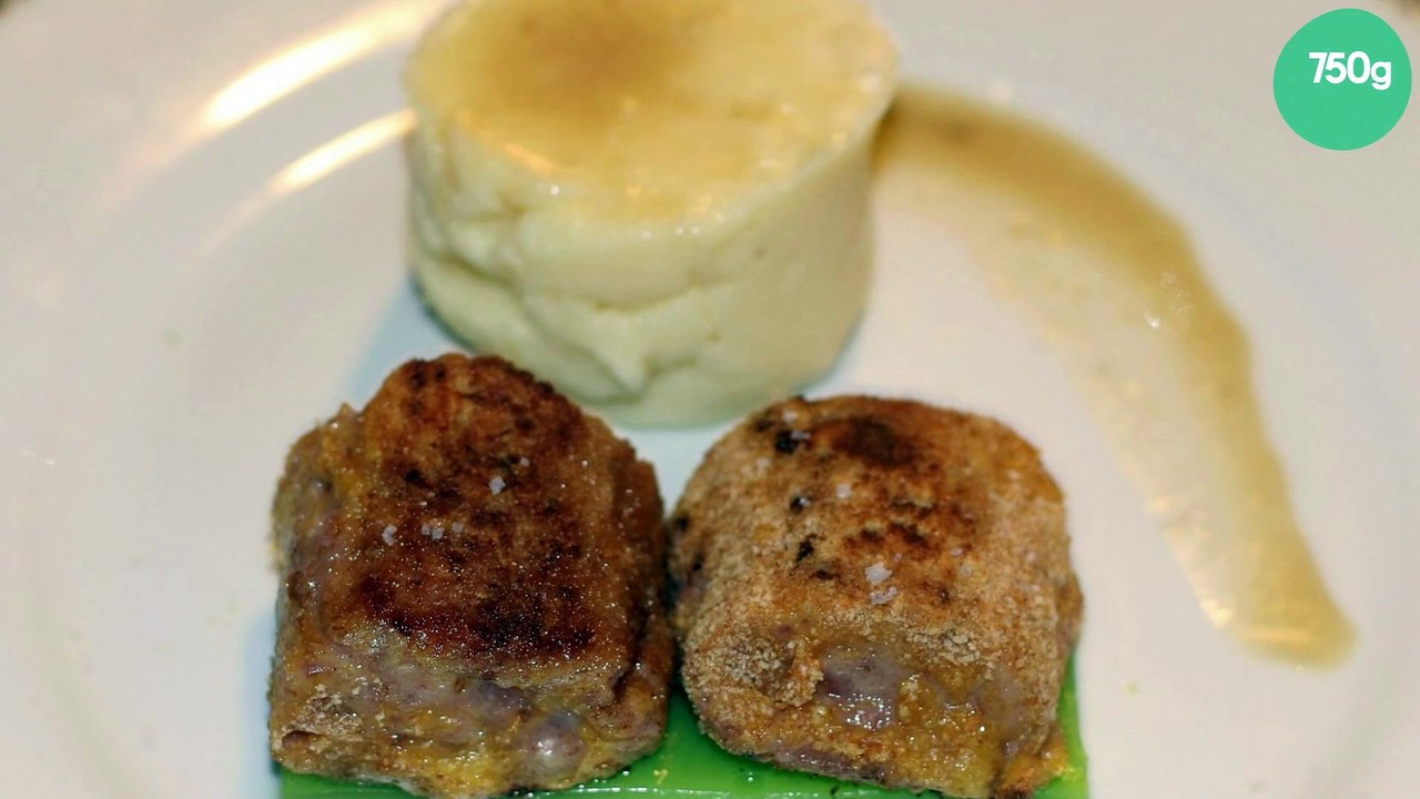 Pieds de porc panés revisités sur lit de gelée aux petits pois et purée au chaource