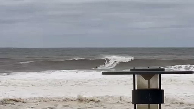 TOW SURFING MEREWETHER/SATURDAY APRIL 2 2022/NEWCASTLE HERALD