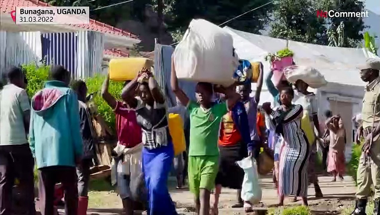Tausende Menschen fliehen vor Gewalt in der DRKongo, nach Uganda