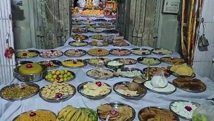 Radha-Krishna toured the city overnight with the devotees