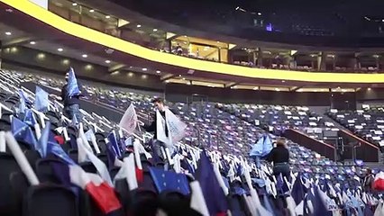 Regardez la bande-annonce du meeting d'Emmanuel Macron annoncé comme un show grandiose équivalent à la mi-temps du super-bowl, "le plus grand événement politique jamais vu !"