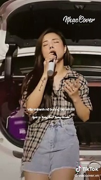 Thương Võ khoe giọng hát ngọt lịm khi cover ca khúc Người lạ thoáng qua