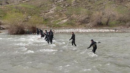 Görev değişimi sırasında dereye düşen asker için arama çalışmaları başlatıldı