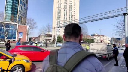 Şişli'de yön tabelası direğinin devrilme tehlikesine karşı Büyükdere Caddesi trafiğe kapatıldı