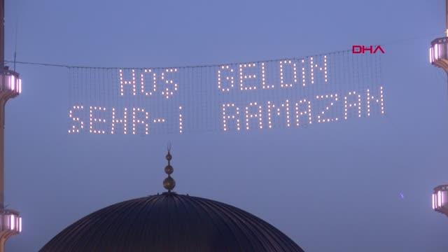 TAKSİM CAMİİ'NDE İLK TERAVİH NAMAZI KILINDI
