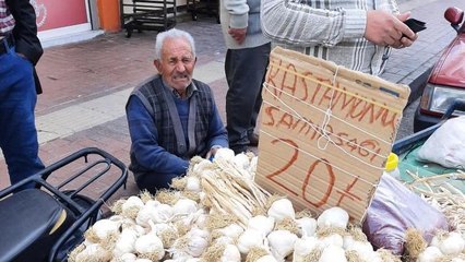 Yaşlı adamın önce terazisini alıp ağlattılar, sonra makamına getirtip özür dilediler