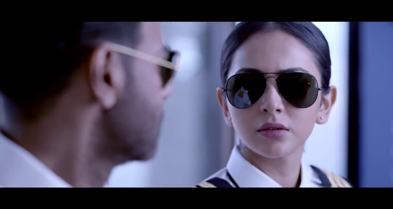 Runway 34 - Official Trailer - Amitabh Bachchan, Ajay Devgn, Rakul ...