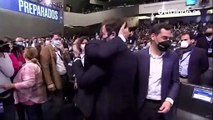 El frío saludo entre Ayuso y Casado en el Congreso de PP