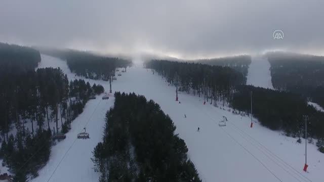 Sahillerde güneşli hava, Sarıkamış'ta kayak keyfi yaşanıyor