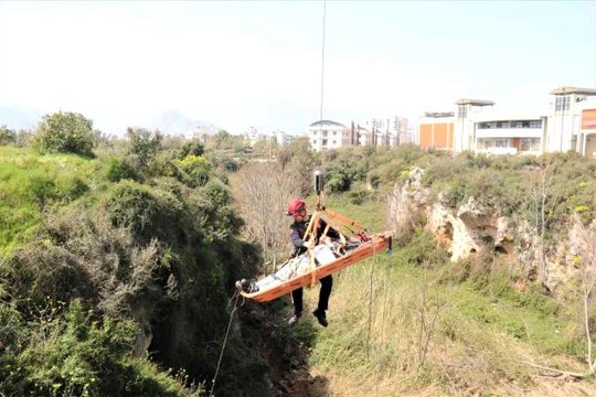 Düştüğü 20 metrelik vadiden 2 saat süren operasyonla kurtarılan adam: Kendi soruşturmamı kendim yapacağım