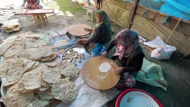 Samsunlu kadınlar ramazan yufkalarını imece usulü hazırlıyor