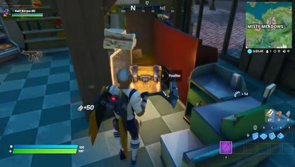 Fortnite, Chapitre 2, saison 1 : fouiller un coffre dans une forêt hantée, un village fantôme et une ferme lugubre (Défis Fortnite : Cauchemars)