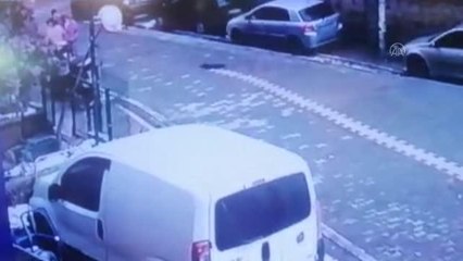 Esenyurt'ta bir kişiyi yaralayıp gasbettikleri iddiasıyla yaşı küçük 6 şüpheli yakalandı