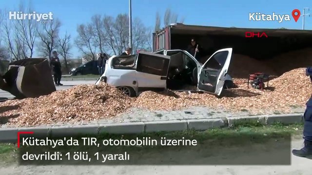 Kütahya'da TIR, otomobilin üzerine devrildi! Ölü ve yaralı var