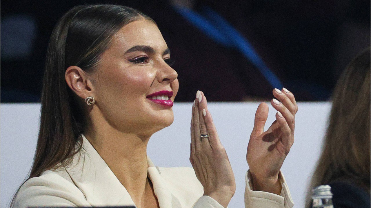 GALA VIDÉO - Alina Kabaeva : boîte de nuit, alcool, dépression… le passage à vide de la compagne de Vladimir Poutine