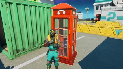 Se déguiser à l'intérieur d'une cabine téléphonique lors de 3 parties (Briefing de Brutus)