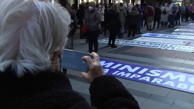 Miles de mujeres toman las calles de Valladolid bajo el lema 'Ni un paso atrás en nuestros derechos'