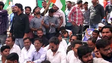 अधिकार सत्याग्रह का आगाज, शहीद स्मारक पर जुटे युवा