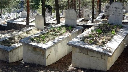 Gümüşhane'nin en büyük mezarlığında bazı mezarların yüzlerinin kıbleye dönük olmadığı ortaya çıktı