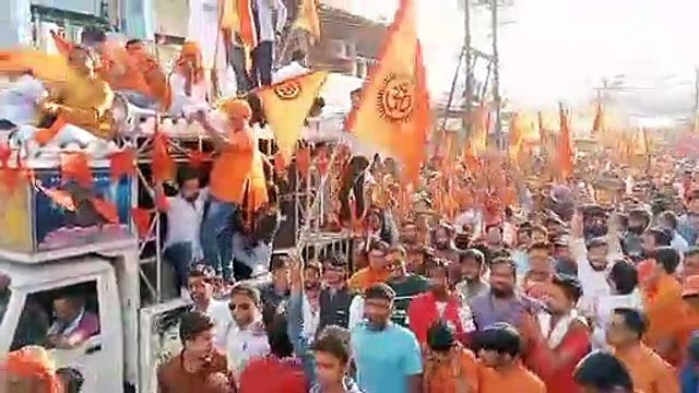 लहराई धर्म पताकाएं, गूंजे जैकारे, धर्मयात्रा में उमड़े हजारो शहरवासी