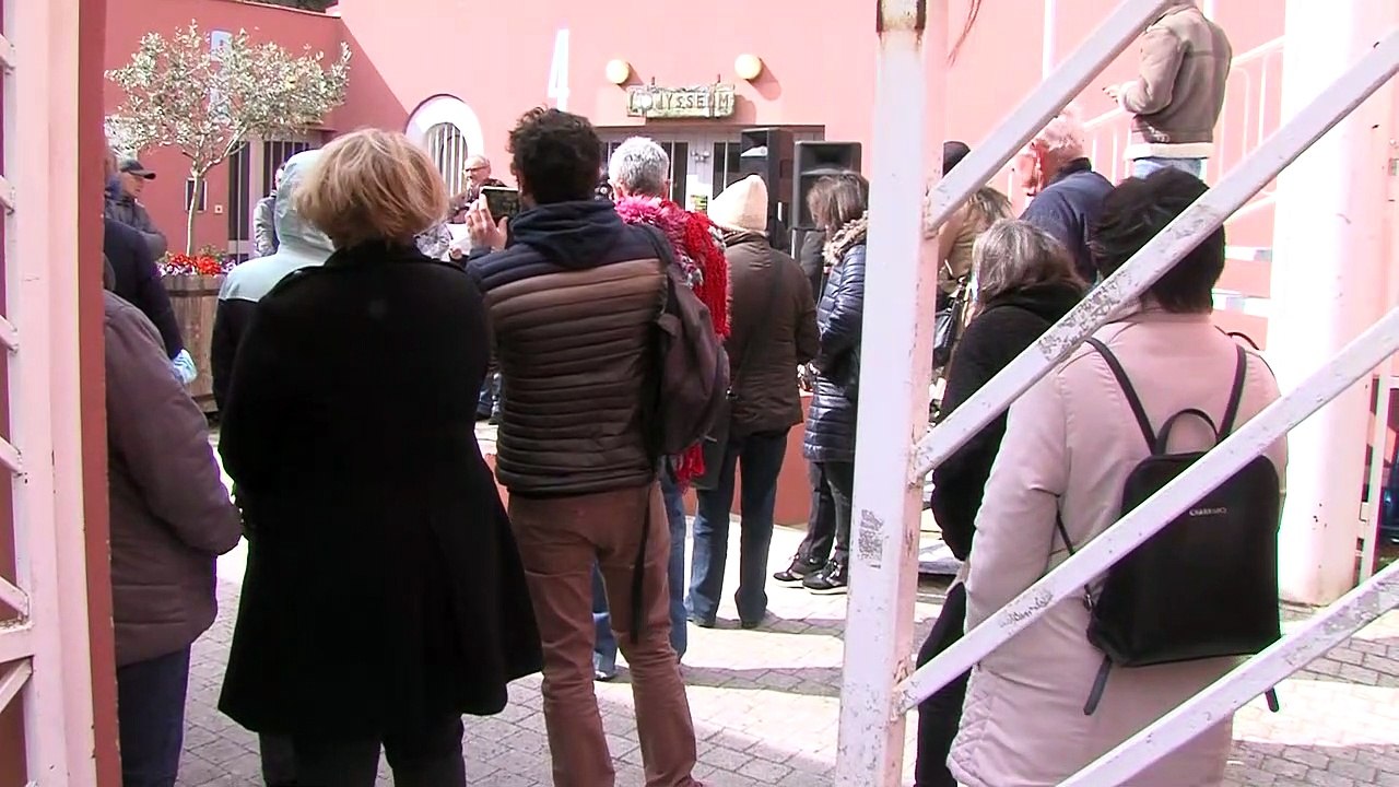 A Martigues "Touche pas à ma Poste !"