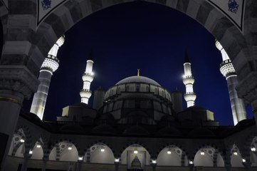 Türkiye, Kırgızistan'ın başkenti Bişkek'te toplu iftar verdi