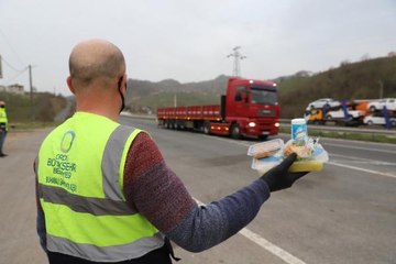 ORDU'DA BELEDİYEDEN SÜRÜCÜ VE YOLCULARA YOLDA İFTAR YEMEĞİ