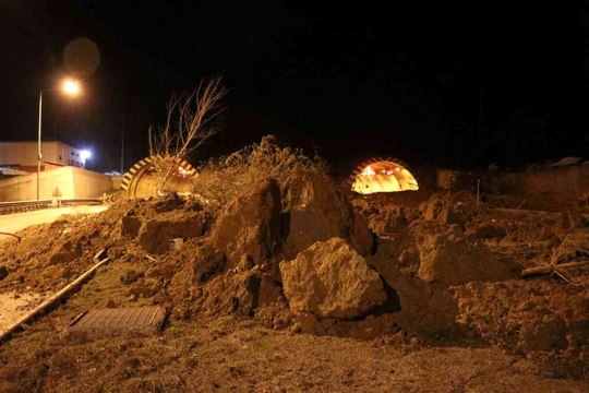 Bolu Dağı Tüneli heyelan sebebiyle çift yönlü trafiğe kapatıldı