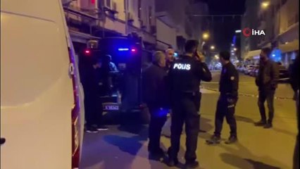 Oğlunun bıçaklandığını gören baba, şahıslara kurşun yağdırdı: 3 yaralı