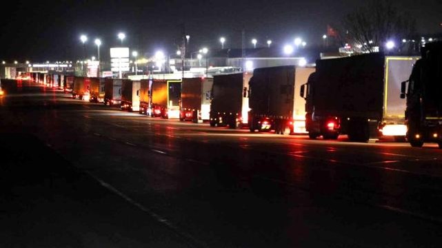 Edirne'de tır kuyruğunda iftar telaşı