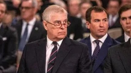 Les couteaux sont sortis" Charles et William exhortés à intervenir pour sauver "Queen de plus de dég