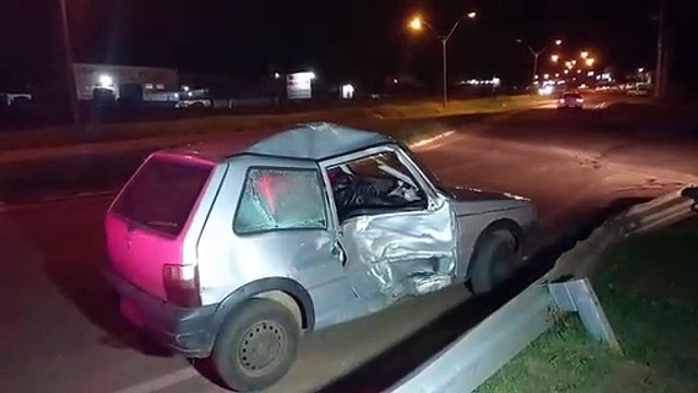 Motociclista bate na porta de veículo que atravessava a PR-323, em Umuarama