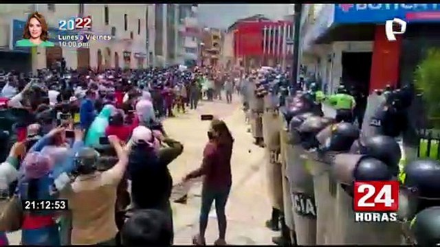 Huancayo: se registran violentos enfrentamientos entre policías y manifestantes