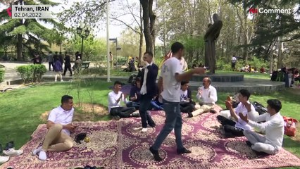 بدون تعليق: الإيرانيون والكوريون يستمتعون بيوم الطبيعة وسط جو ربيعي