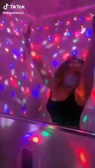 Restaurante en Inglaterra transforma su baño con luces y música disco; TikTok viral