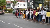 فيديو: سريلانكا تحجب وسائل التواصل الاجتماعي وسط استمرار الاحتجاجات ضد الغلاء