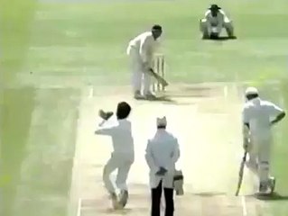 Wasim Akram in swinging Yorker | Wasim Akram bowling