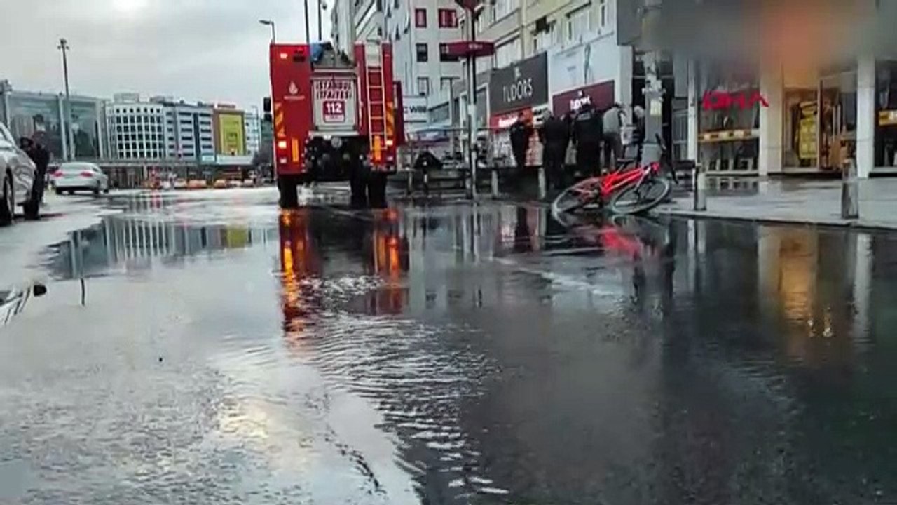 Şişli'de İSKi'ye ait su borusu patladı! Metronun Şişli girişi kapatıldı
