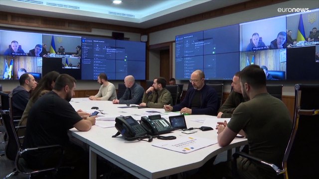 I cadaveri dei civili nelle strade della lontana periferia di Kiev