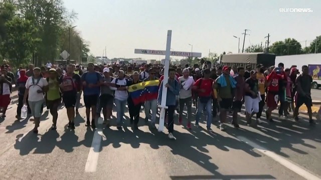 México | La policía de fronteras se enfrenta a una columna de migrantes centroamericanos