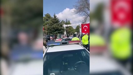Selin Ciğerci'nin 4 lüks araçla kışlaya girip eşini almasına Cem Küçük'ten tepki: Aileler bazı askerlere sormuşlar onlar, “Bizi aşan durumlar var” demişler