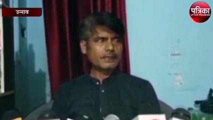 जब मुख्यमंत्री से मिलने जा रहे किशोरी के परिजनों को प्रशासन ने रोका