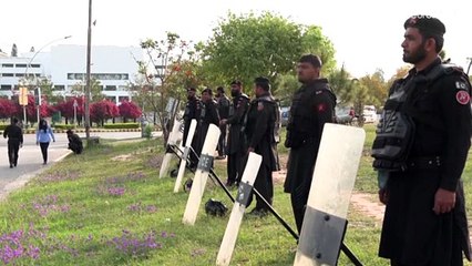 البرلمان الباكستاني يرفض مذكرة حجب الثقة عن رئيس الوزراء عمران خان