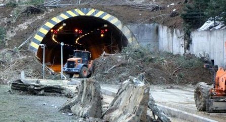 Bolu Dağı’nda heyelan! TEM trafiğe kapandı