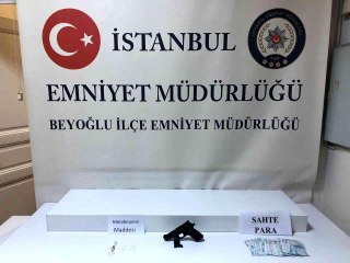 Son dakika haberi! Polisten kaçan firari suç makineleri yakalandı... Konsol zulasından silah, uyuşturucu ve sahte para çıktı