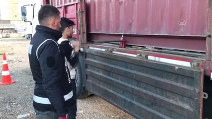 Sahte içki ve kaçak ürün operasyonunda 10 zanlı yakalandı