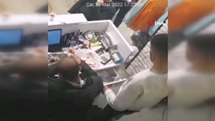 Çalıştığı iş yerinden 5 bin liralık hırsızlık yapan şahıs kamerada