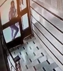 ŞİŞLİ'DE KURYE OLARAK GELDİĞİ BİNADAN KAPI TOPUZUNU ÇALDI