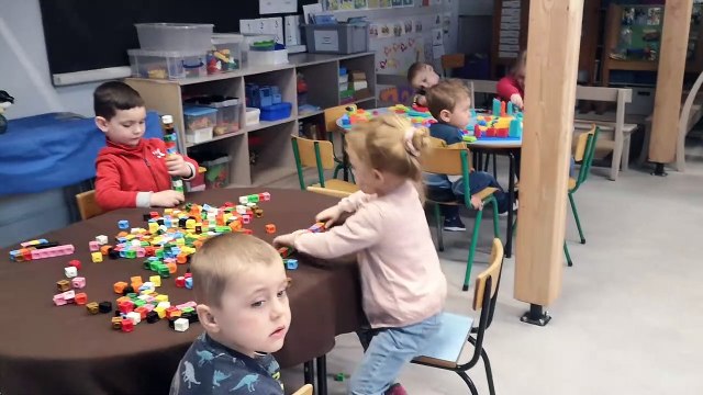 Inauguration de l'extension de l'école communale maternelle d'Estaimpuis en présence de la ministre Caroline Désir et du bourgmestre Daniel Senesael