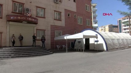 EVLAT NÖBETİNDEKİ BABA: OĞLUM, SENİ ALMADAN BURADAN KALKMAYACAĞIM